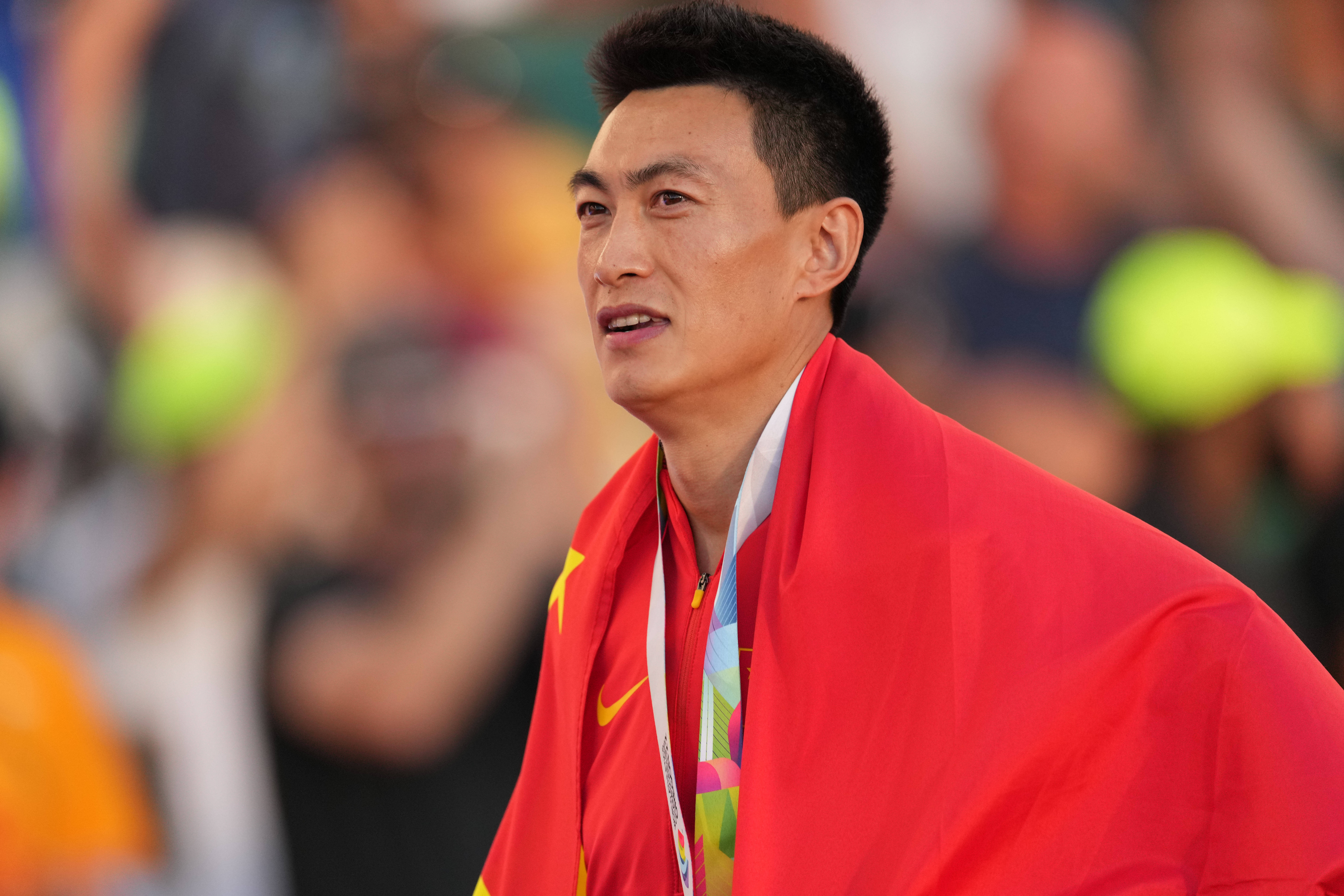 包含男子跳远比赛悬念重重，最终分曲胜负的词条