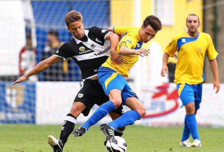 西甲豪门交锋,激烈角逐再度上演 西甲豪门交锋,激烈角逐再度上演