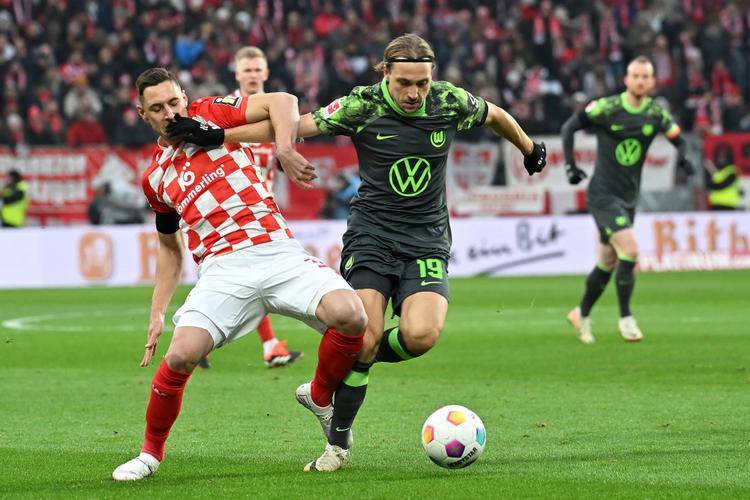 美因茨队员状态火爆，在主场大获全胜