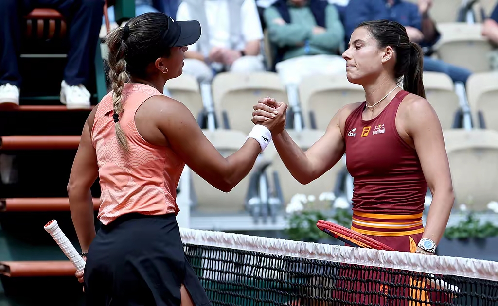 包含美国网球队爆冷法国网球队，克耶高斯关键制胜的词条